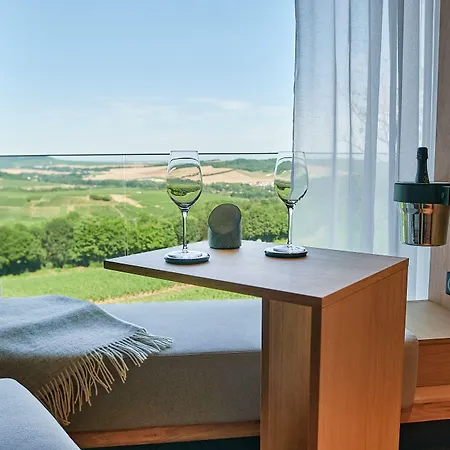 Отель Loisium Wine & Champagne